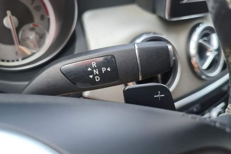 Used Mercedes-Benz GLA 2015 GLA 200 Fashion Model Gear Lever