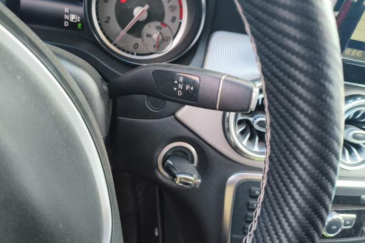 Used Mercedes-Benz GLA 2015 GLA 220 4MATIC Luxury Model Gear Lever