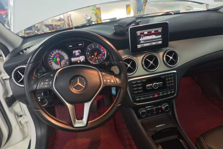 Used Mercedes-Benz GLA 2015 GLA 220 4MATIC Luxury Model Gear Lever