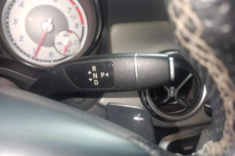 Used Mercedes-Benz GLA 2015 GLA 220 4MATIC Fashion Model Gear Lever