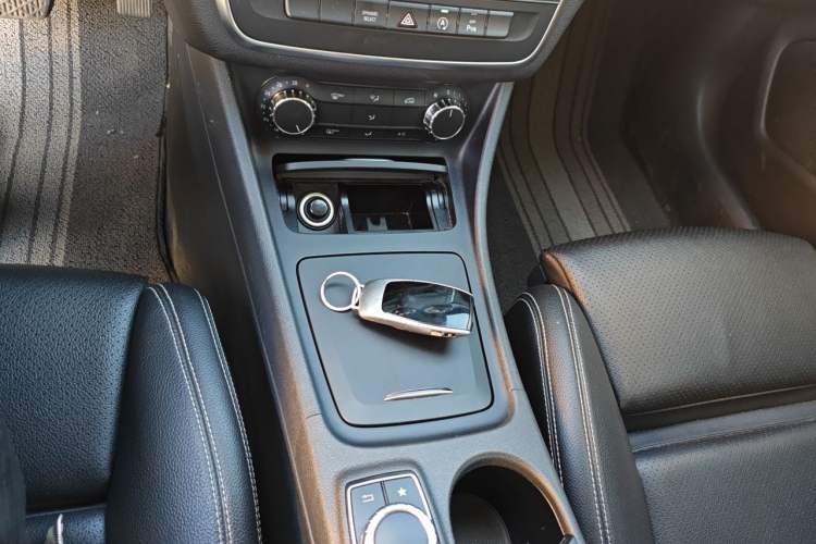 Used Mercedes-Benz GLA 2015 GLA 200 Fashion Model Gear Lever