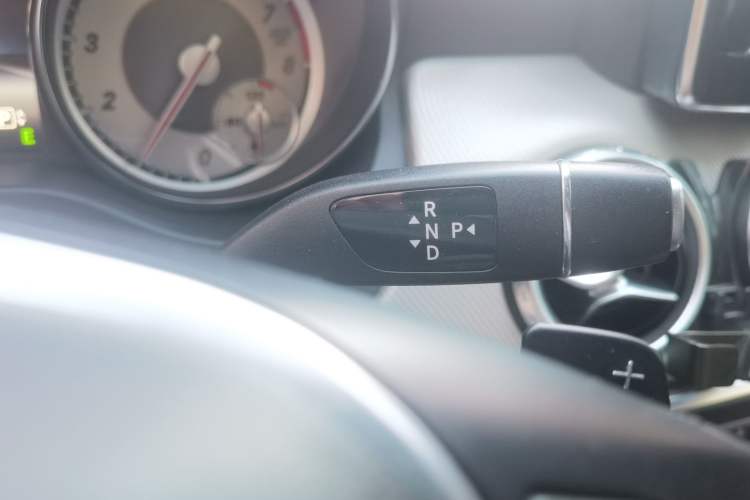 Used Mercedes-Benz GLA 2015 GLA 220 4MATIC Fashion Model Gear Lever