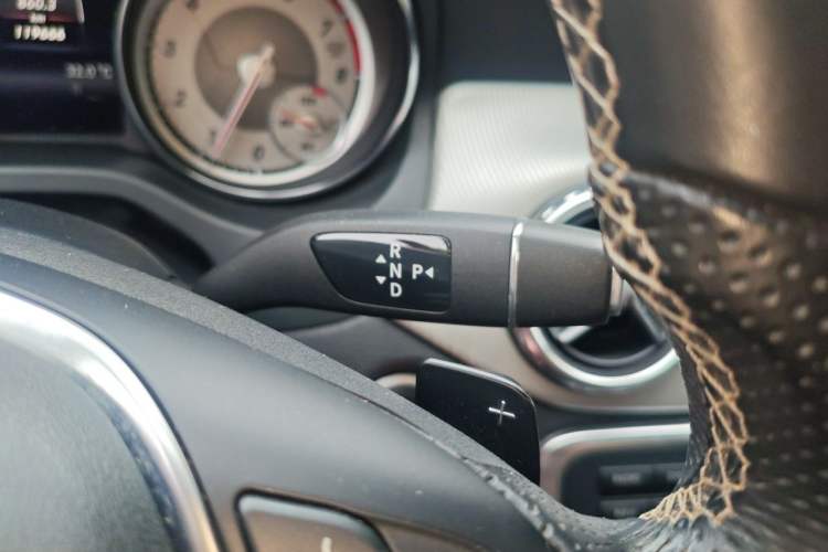 Used Mercedes-Benz GLA 2015 GLA 220 4MATIC Fashion Model Gear Lever
