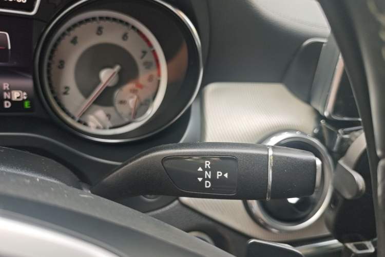 Used Mercedes-Benz GLA 2015 GLA 200 Fashion Model Gear Lever