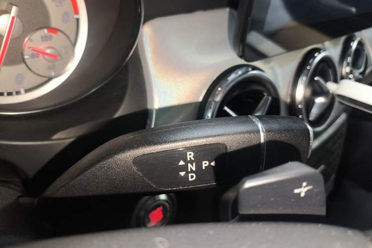 Used Mercedes-Benz GLA 2015 GLA 220 4MATIC Fashion Model Gear Lever