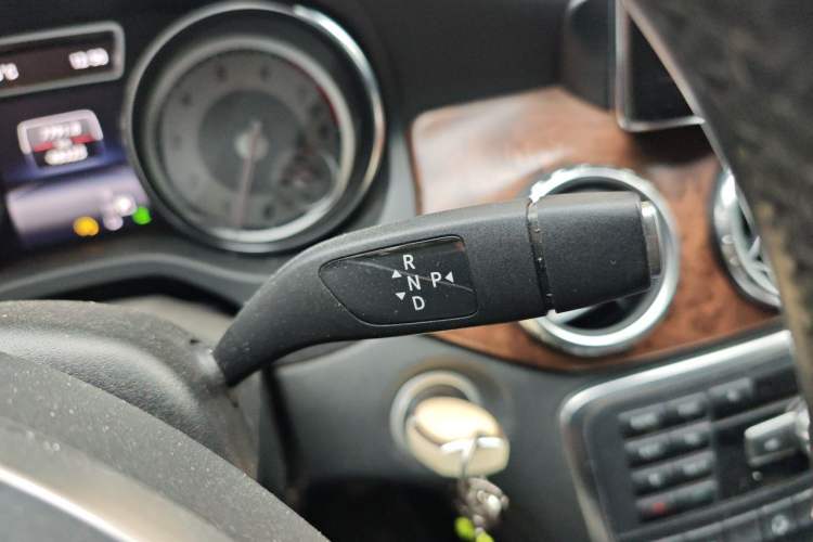 Used Mercedes-Benz GLA 2015 GLA 260 4MATIC Sport Edition Gear Lever