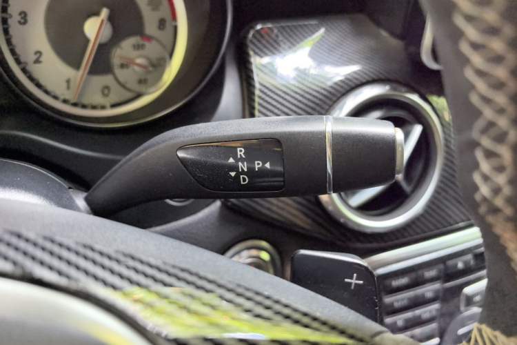 Used Mercedes-Benz GLA 2015 GLA 220 4MATIC Fashion Model Gear Lever