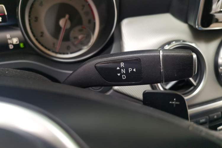 Used Mercedes-Benz GLA 2015 GLA 220 4MATIC Luxury Model Gear Lever