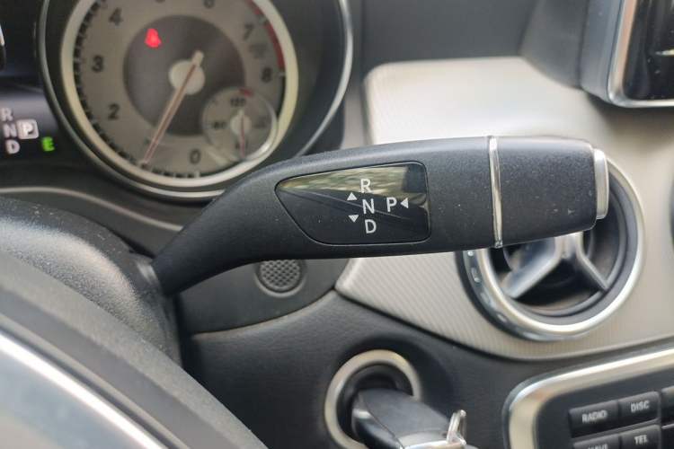 Used Mercedes-Benz GLA 2015 GLA 200 Fashion Model Gear Lever