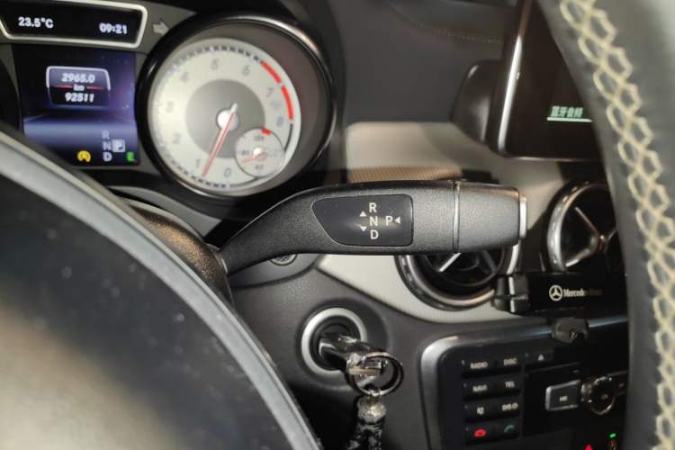 Used Mercedes-Benz GLA 2015 GLA 220 4MATIC Luxury Model Gear Lever
