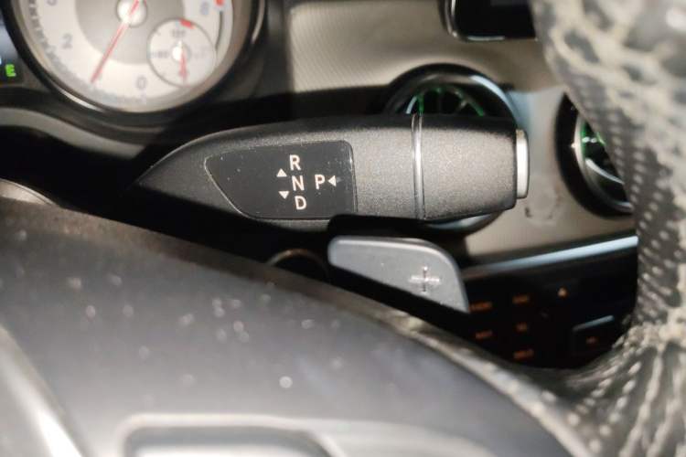 Used Mercedes-Benz GLA 2015 GLA 220 4MATIC Fashion Model Gear Lever