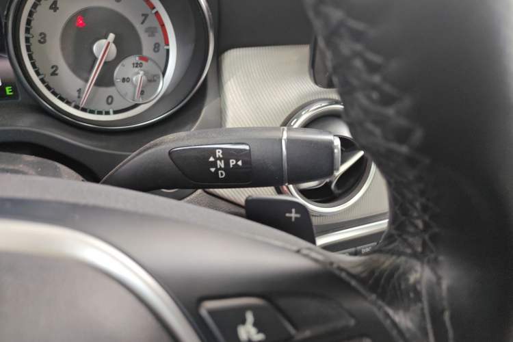 Used Mercedes-Benz GLA 2015 GLA 220 4MATIC Luxury Model Gear Lever