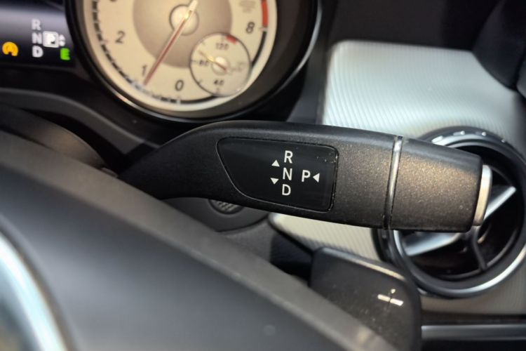 Used Mercedes-Benz GLA 2015 GLA 220 4MATIC Luxury Model Gear Lever
