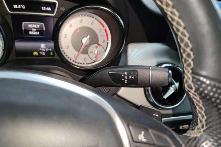 Used Mercedes-Benz GLA 2015 GLA 200 Sport Edition Gear Lever