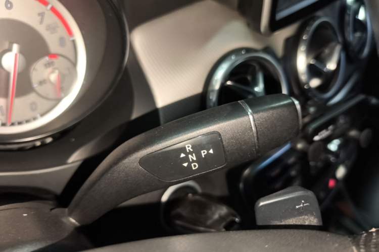 Used Mercedes-Benz GLA 2015 GLA 200 Sport Edition Gear Lever