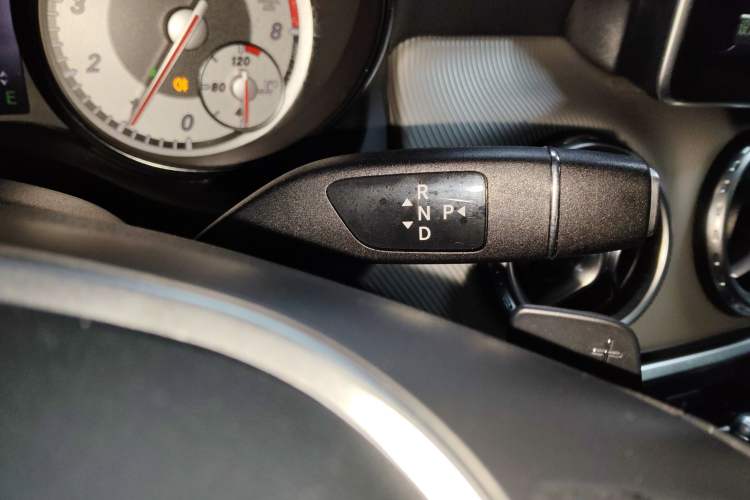 Used Mercedes-Benz GLA 2015 GLA 220 4MATIC Luxury Model Gear Lever