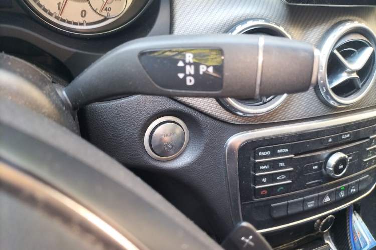 Used Mercedes-Benz GLA 2015 GLA 200 Fashion Model Gear Lever