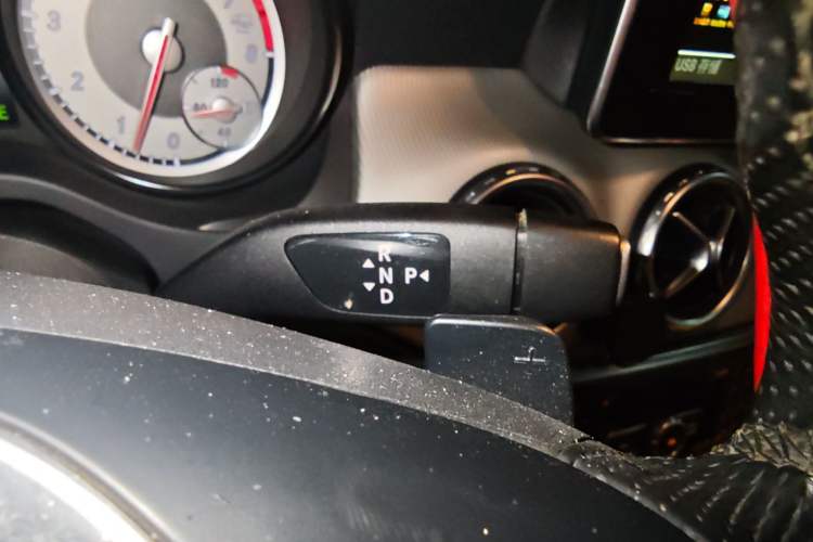 Used Mercedes-Benz GLA 2015 GLA 220 4MATIC Fashion Model Gear Lever