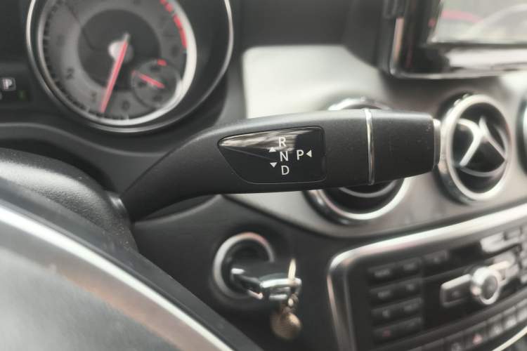 Used Mercedes-Benz GLA 2015 GLA 200 Fashion Model Gear Lever