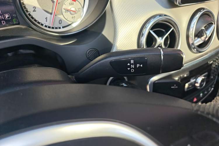 Used Mercedes-Benz GLA 2015 GLA 220 4MATIC Fashion Model Gear Lever