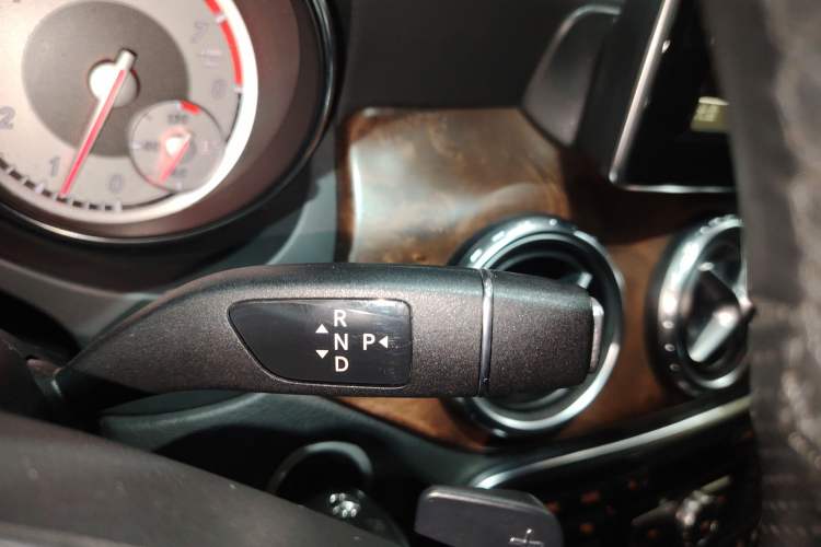 Used Mercedes-Benz GLA 2015 GLA 260 4MATIC Sport Edition Gear Lever