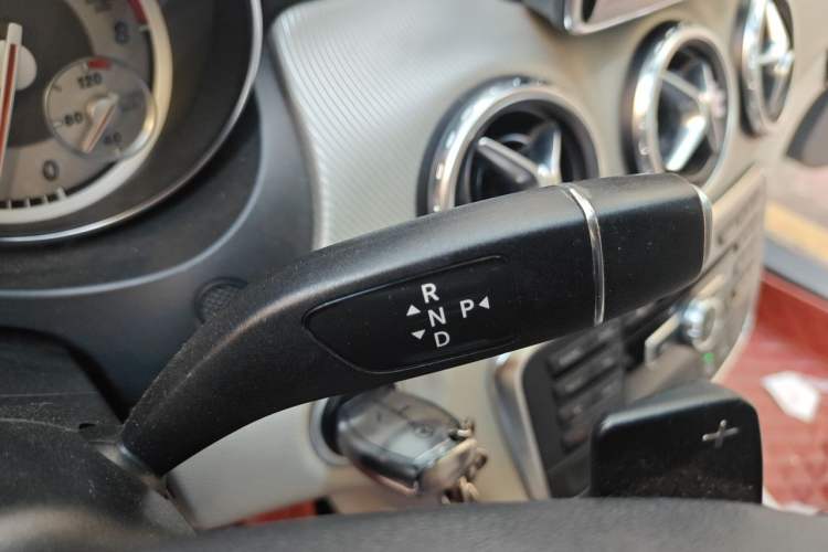 Used Mercedes-Benz GLA 2015 GLA 200 Fashion Model Gear Lever