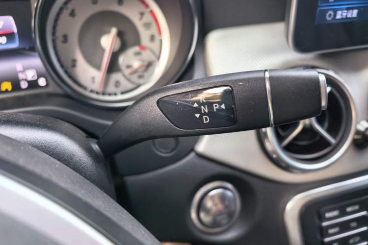 Used Mercedes-Benz GLA 2015 GLA 200 Sport Edition Gear Lever