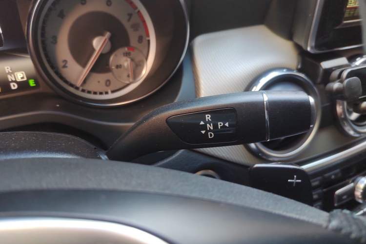 Used Mercedes-Benz GLA 2015 GLA 200 Fashion Model Gear Lever