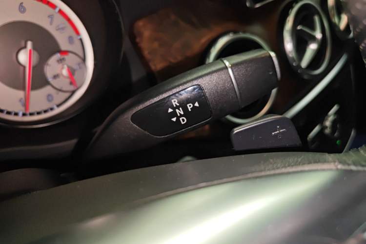 Used Mercedes-Benz GLA 2015 GLA 260 4MATIC Gear Lever
