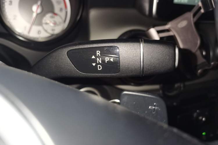 Used Mercedes-Benz GLA 2015 GLA 220 4MATIC Fashion Model Gear Lever