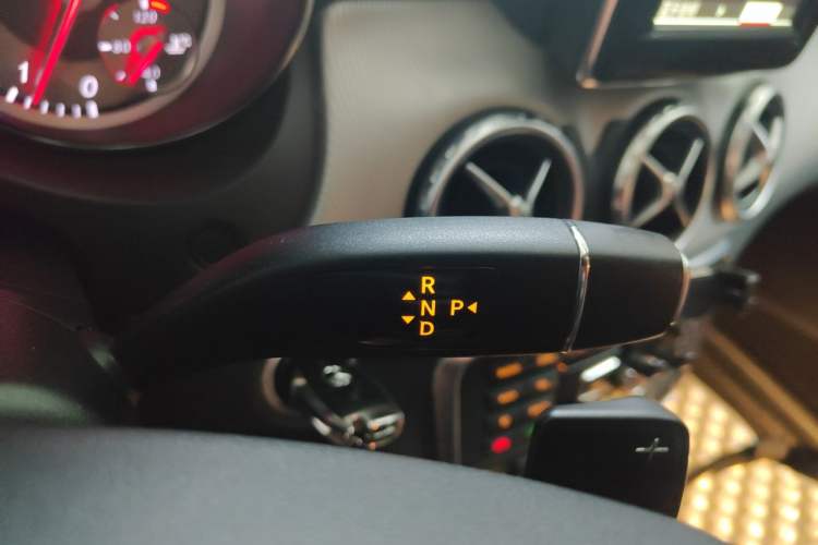 Used Mercedes-Benz GLA 2015 GLA 200 Fashion Model Gear Lever