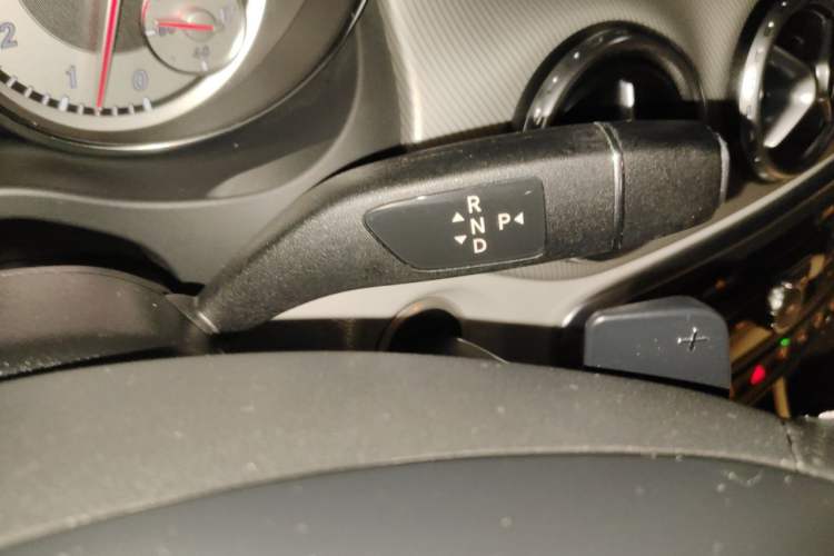 Used Mercedes-Benz GLA 2015 GLA 220 4MATIC Fashion Model Gear Lever