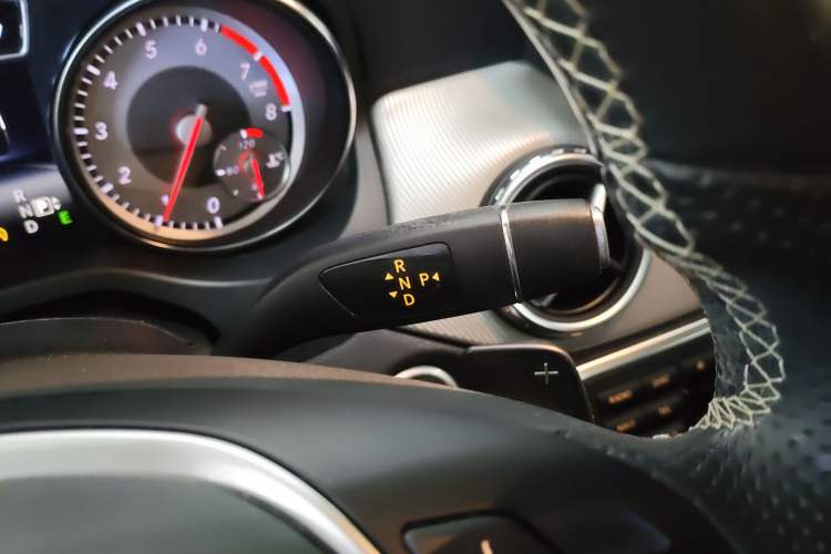 Used Mercedes-Benz GLA 2015 GLA 220 4MATIC Luxury Model Gear Lever