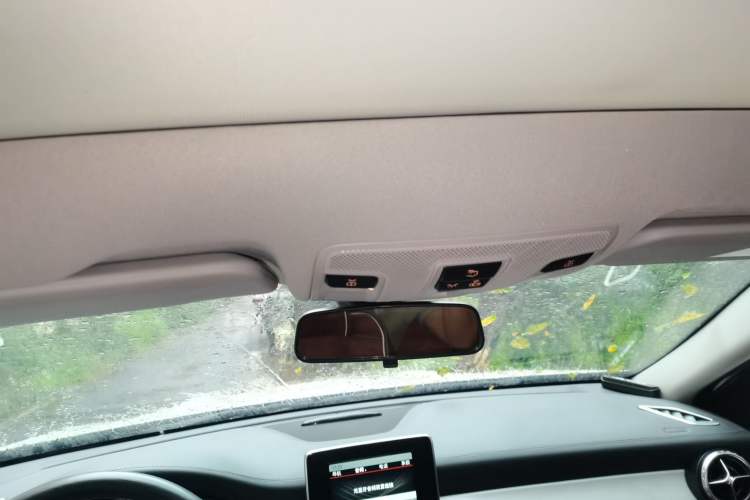 Used Mercedes-Benz GLA 2015 GLA 220 4MATIC Fashion Model Headliner