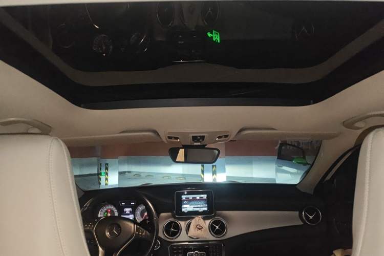 Used Mercedes-Benz GLA 2015 GLA 220 4MATIC Luxury Model Headliner