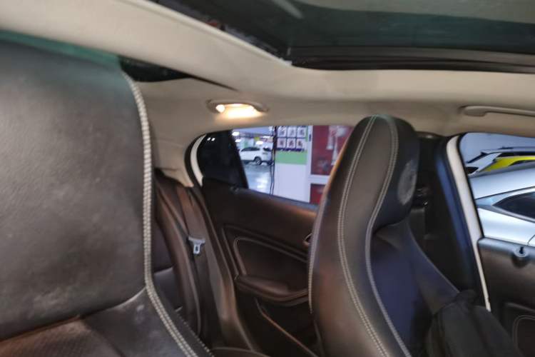 Used Mercedes-Benz GLA 2015 GLA 200 Fashion Model Headliner