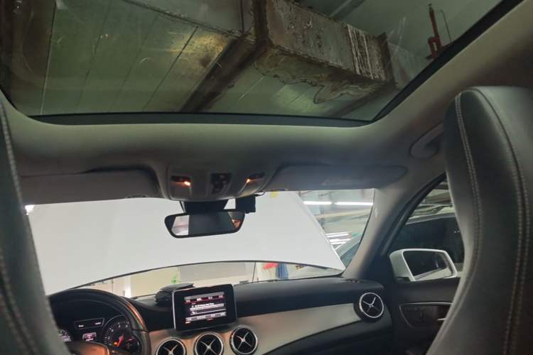 Used Mercedes-Benz GLA 2015 GLA 220 4MATIC Luxury Model Headliner