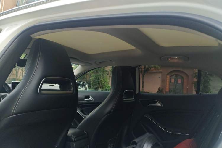 Used Mercedes-Benz GLA 2015 GLA 220 4MATIC Fashion Model Headliner