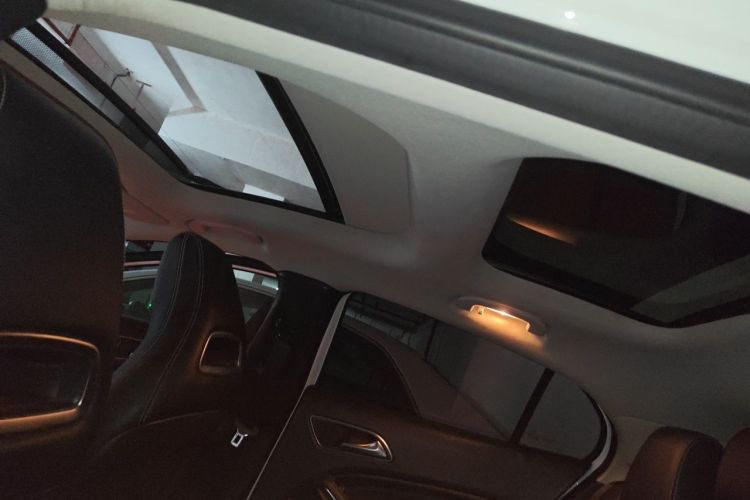 Used Mercedes-Benz GLA 2015 GLA 220 4MATIC Luxury Model Headliner