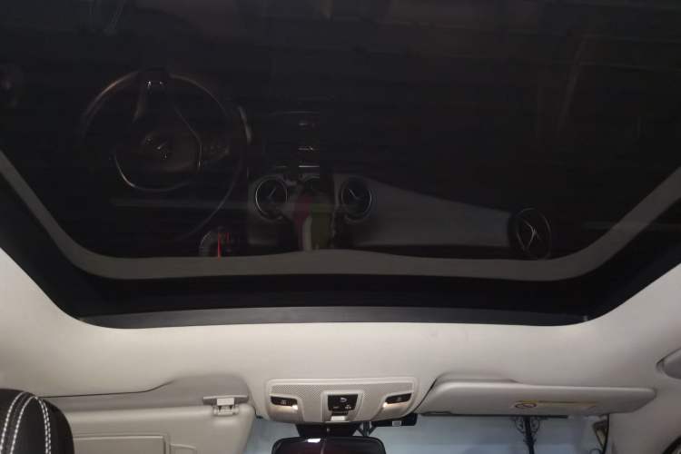 Used Mercedes-Benz GLA 2015 GLA 220 4MATIC Fashion Model Headliner