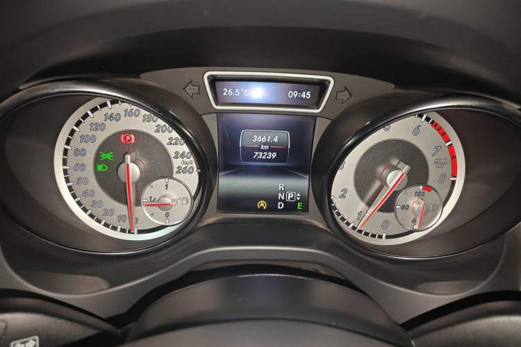 Used Mercedes-Benz GLA 2015 GLA 220 4MATIC Fashion Model Instrument Cluster