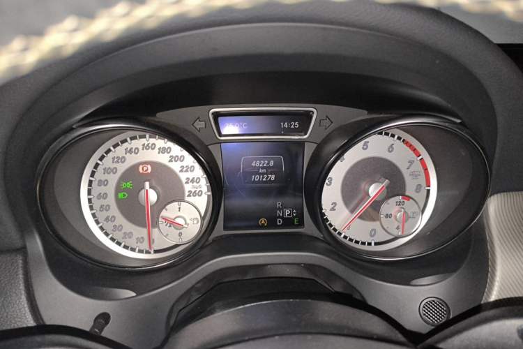 Used Mercedes-Benz GLA 2015 GLA 200 Fashion Model Instrument Cluster