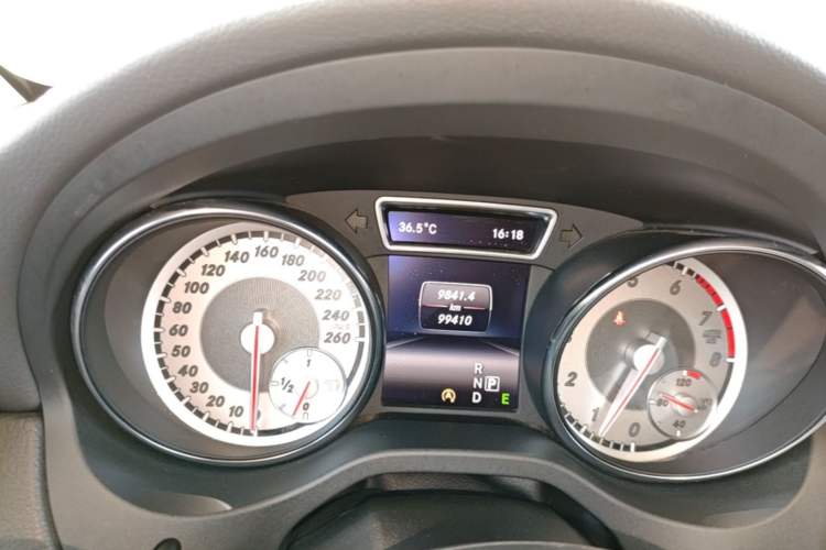 Used Mercedes-Benz GLA 2015 GLA 220 4MATIC Fashion Model Instrument Cluster