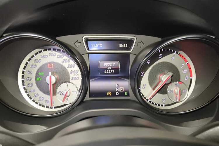 Used Mercedes-Benz GLA 2015 GLA 220 4MATIC Fashion Model Instrument Cluster