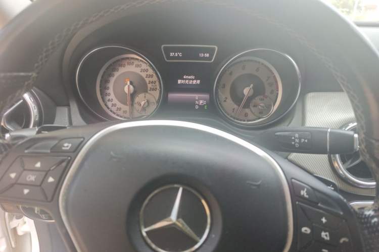 Used Mercedes-Benz GLA 2015 GLA 220 4MATIC Fashion Model Instrument Cluster