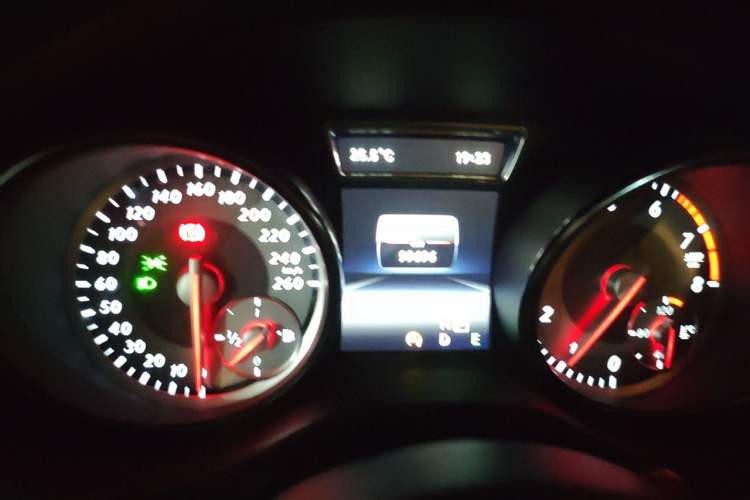 Used Mercedes-Benz GLA 2015 GLA 220 4MATIC Fashion Model Instrument Cluster