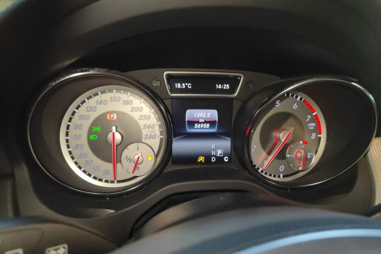 Used Mercedes-Benz GLA 2015 GLA 220 4MATIC Luxury Model Instrument Cluster