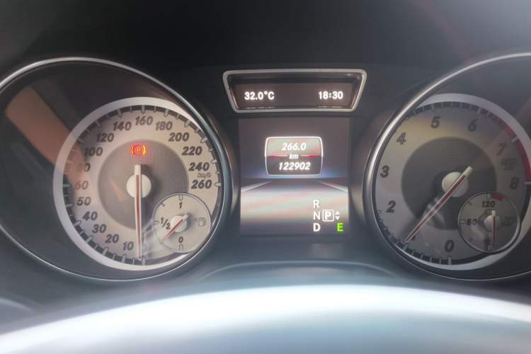 Used Mercedes-Benz GLA 2015 GLA 220 4MATIC Fashion Model Instrument Cluster