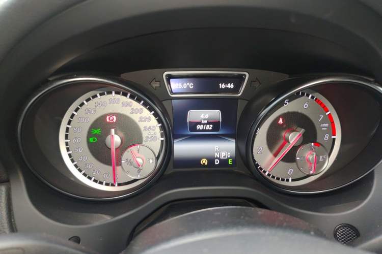 Used Mercedes-Benz GLA 2015 GLA 200 Fashion Model Instrument Cluster