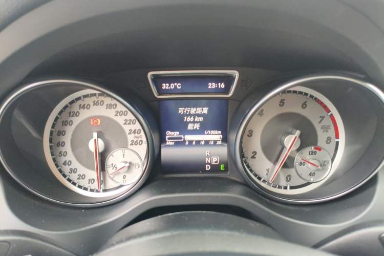 Used Mercedes-Benz GLA 2015 GLA 200 Fashion Model Instrument Cluster
